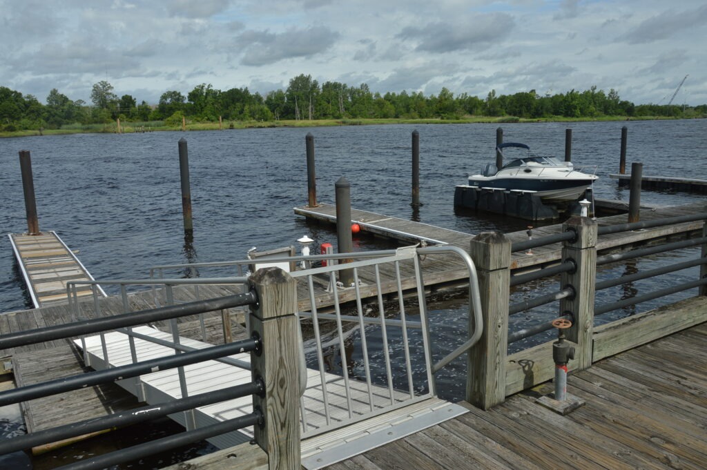 Photo of the security gate to the 30 foot dock at Governors Landing